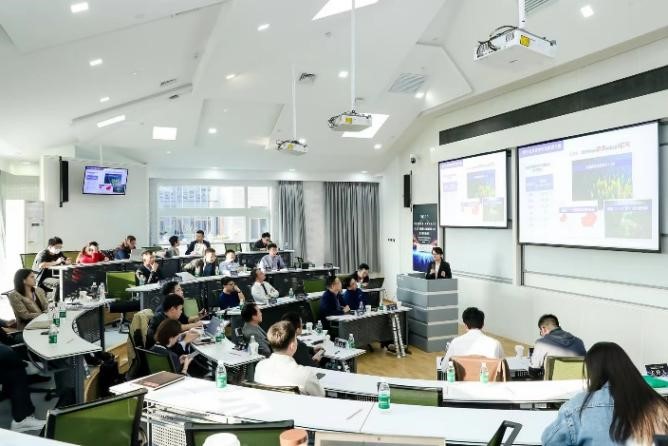 b7cb110dca6f48e59a81d0164e38cc50.jpg b7cb110dca6f48e59a81d0164e38cc50.jpg